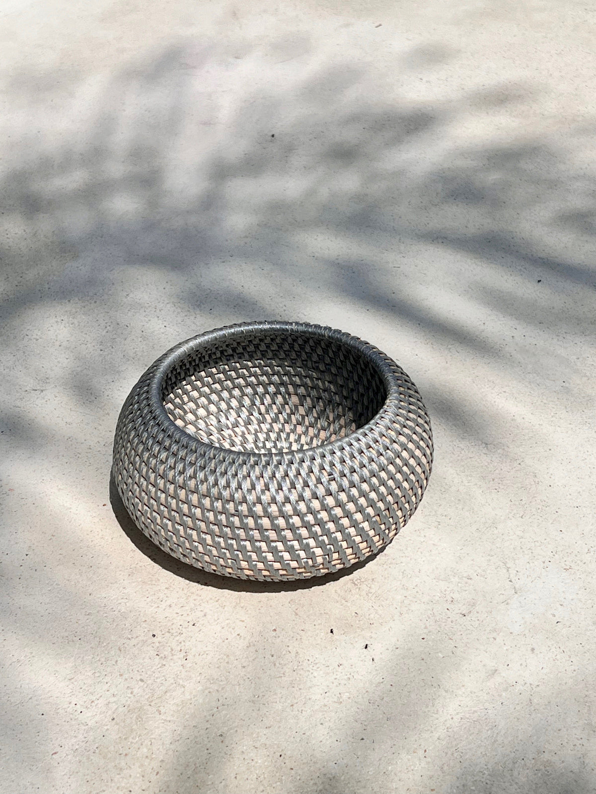 Nook Rattan-Schale – Handgefertigt, Rund, mit farbigem recyceltem Kunststoff für kleine Dinge